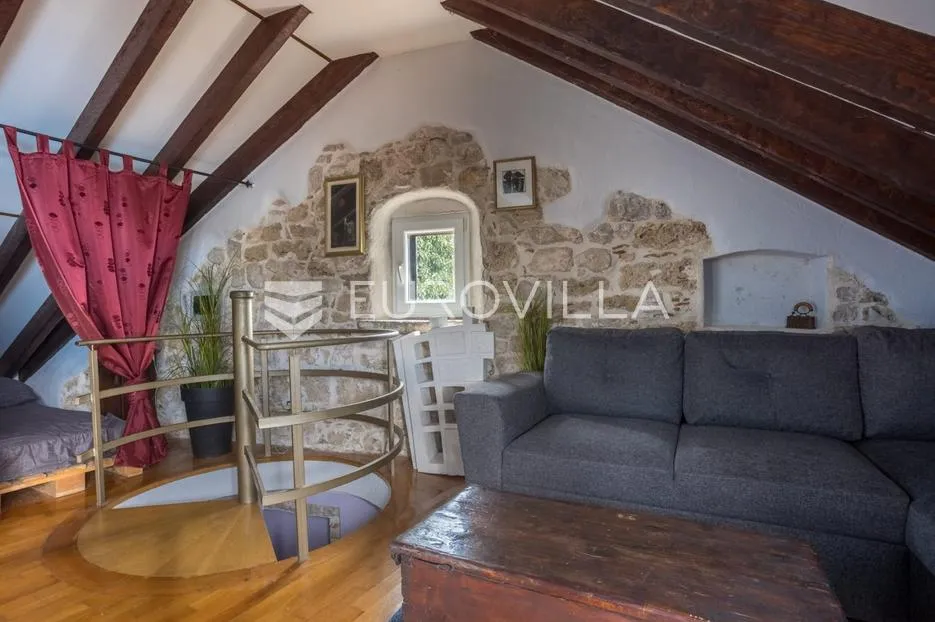 šibenik, stara gradska jezgra, povijesna palača iz 12. stoljeća - slika 15