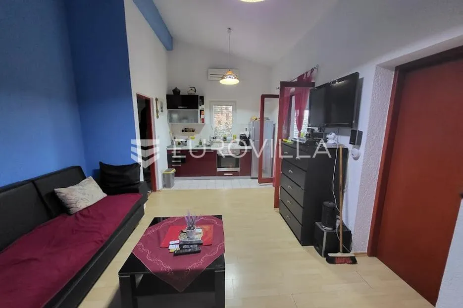 istra, valtura, kuća smještena na okućnici od 1208 m² - slika 7