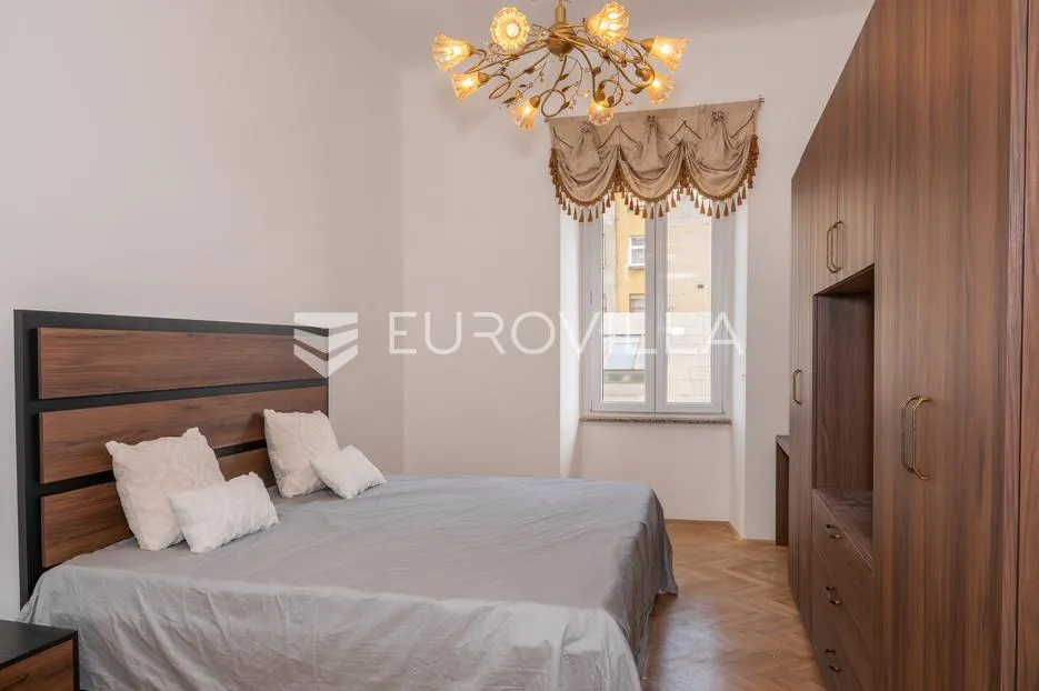 rijeka, centar, prostrani dvosoban stan 84 m², balkon - slika 12