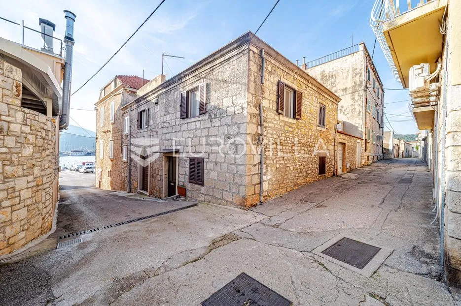 otok korčula, vela luka, kamena kuća u centru mjesta - slika 4