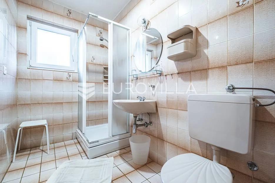 otok krk, grad krk, izvanredna kuća u prvom redu do mora nkp 260 m2 - slika 34