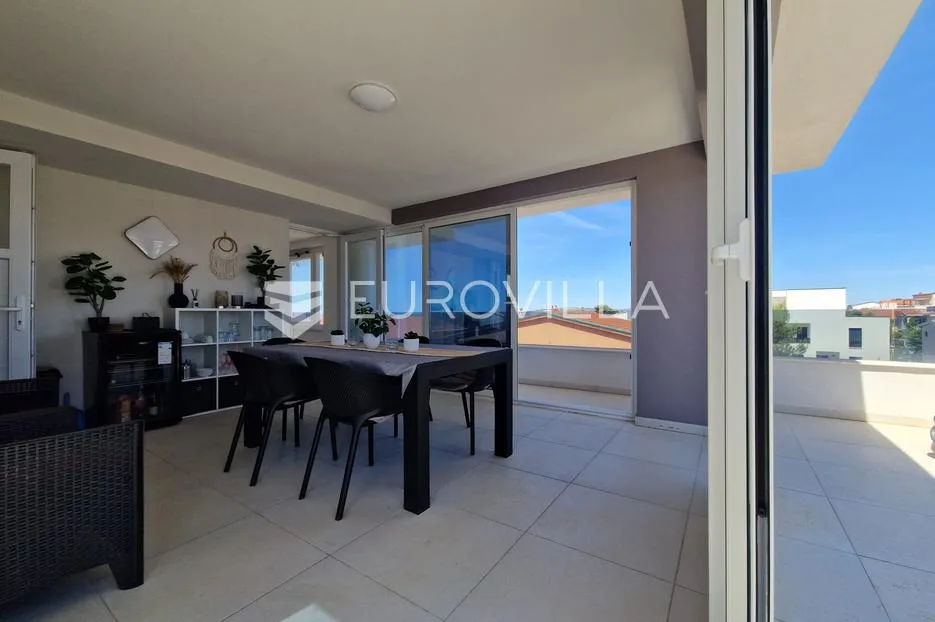 vir, dvoetažni apartman 40 m od mora, krovna terasa s panoramskim pogledom na more - slika 15