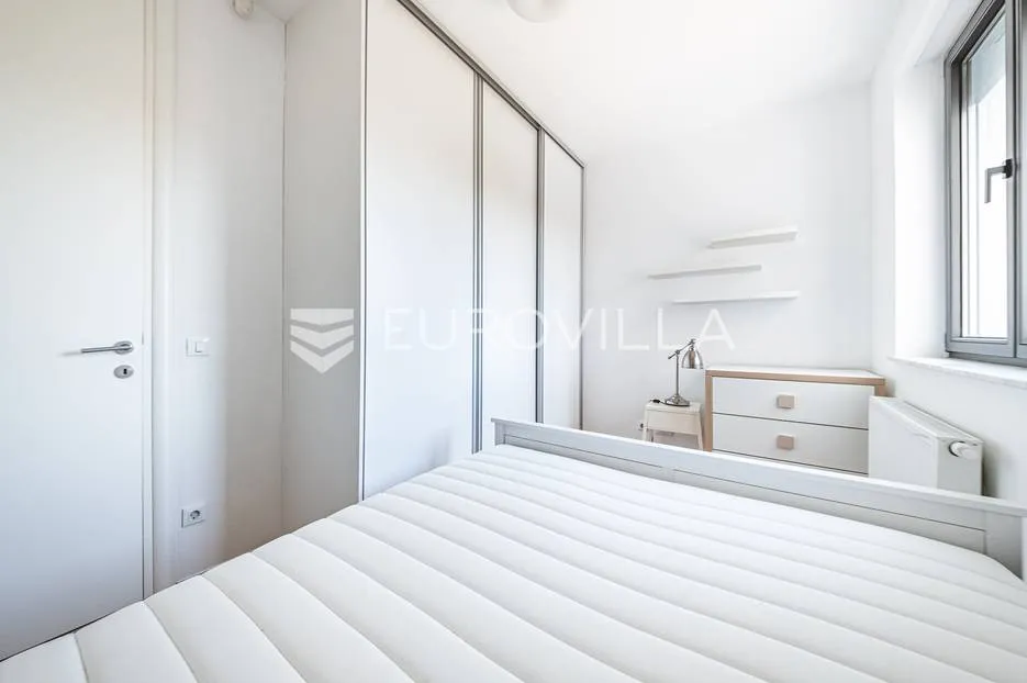 zagreb, maksimir, najam ekskluzivnog peterosobnog stana 135 m2 - slika 17