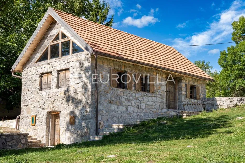 lika, plitvička jezera, ograđeno imanje 40.000 m² s 11 kuća, izuzetna rijetka investicija - slika 2