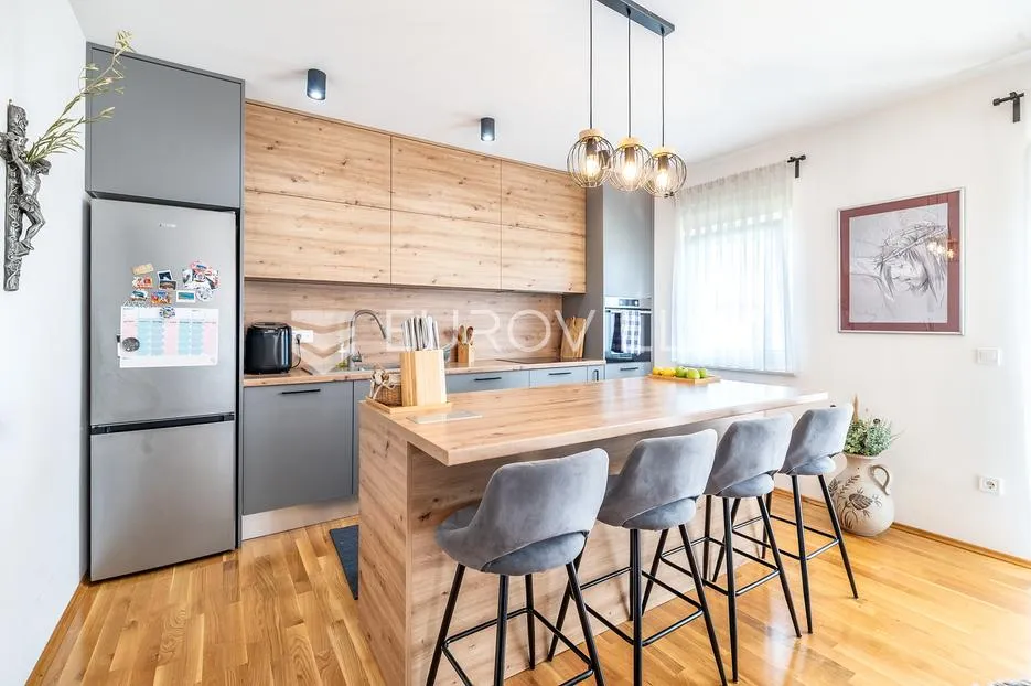 zagreb, gornja dubrava, obiteljska kuća s dva stana površine 200 m² novogradnja - slika 3