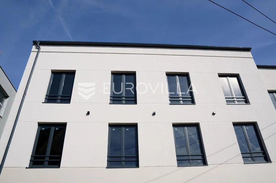 Sveti Ivan Zelina, poslovni prostor u strogom centru NKP 48 m2