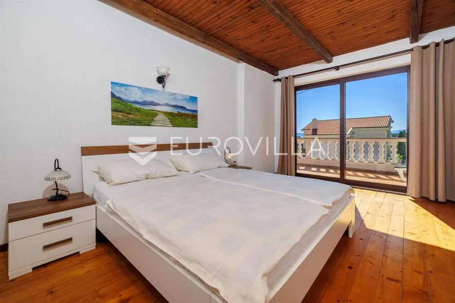 krk, punat, samostojeća kuća s dva apartmana po 100 m², studio apartman, bazen, garaža, sauna - slika 34