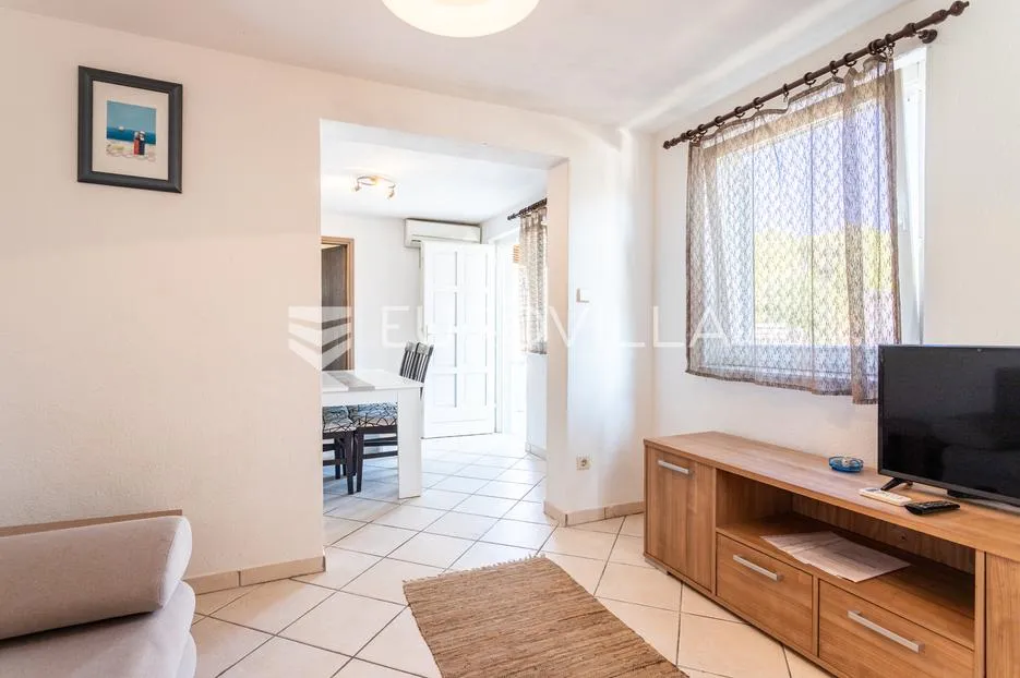 brač, milna, samostojeća kuća s četiri apartmana - slika 23