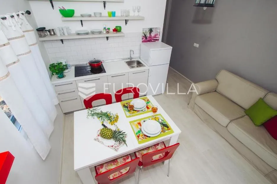 kaprije, prekrasna kuća s apartmanima, 180 m² - slika 8