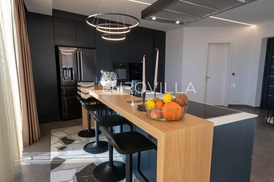 opatija, prekrasan penthause 228 m² s besprijekornim pogledom - slika 9