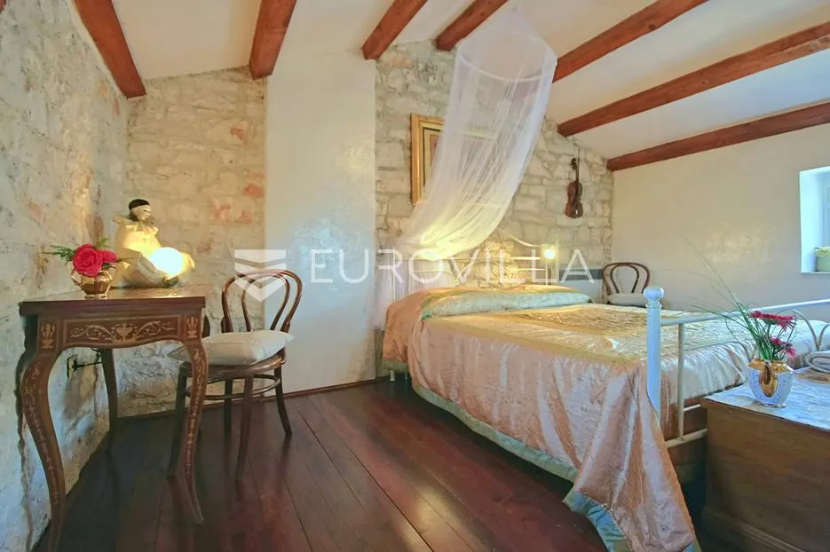 istra, poreč - kamena kuća sa bazenom i pogledom na more - slika 16