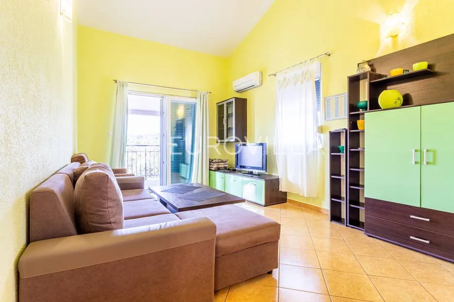 vinišće, kuća s s bazenom i 6 apartmana uz zemljište 1.000 m2 - slika 21