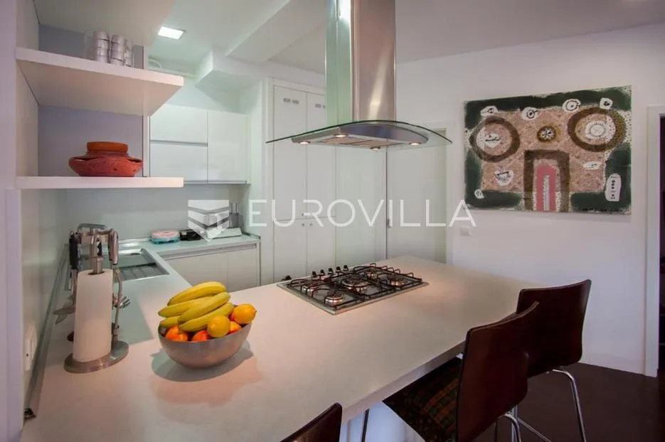istra, pula, stan 110 m², odmah useljiv - slika 4
