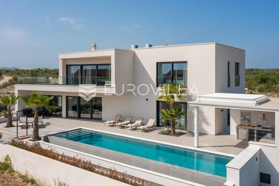 vodice, moderna vila s bazenom i pogledom na more, 332,92 m² - slika 28