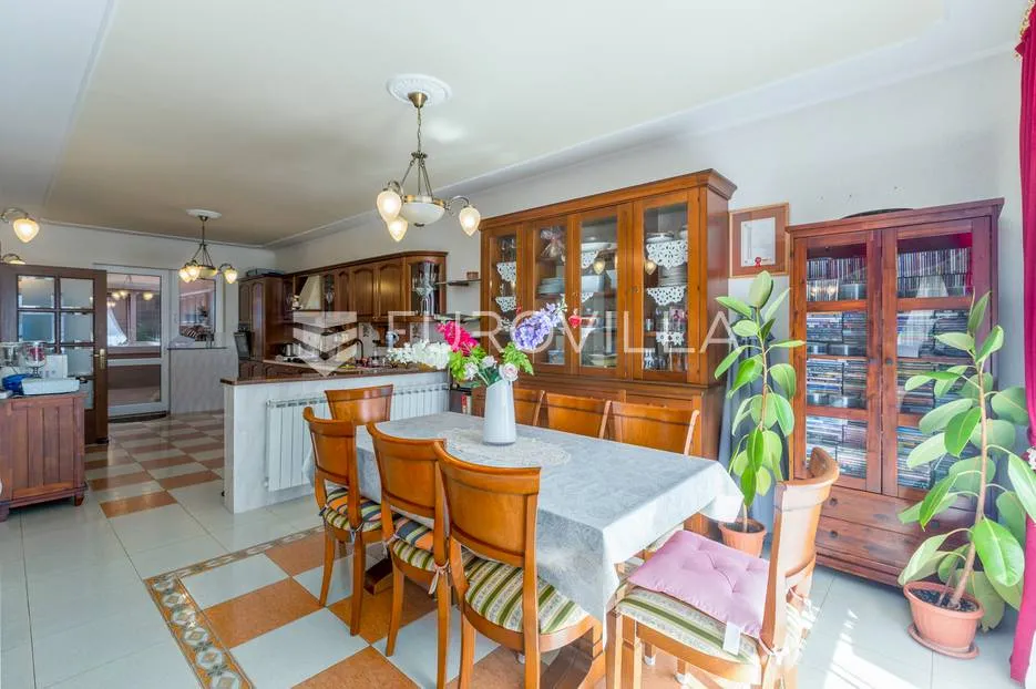 istra, rovinj, apartmanska kuća, 13 stanova, uhodani biznis, odlična prilika - slika 9