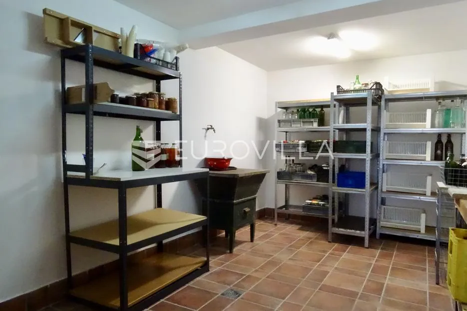 brod moravice, veliko imanje površine 19.448 m² - slika 13