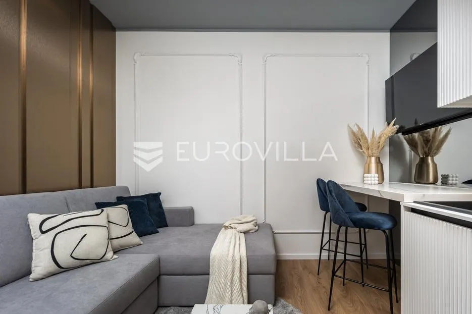 rijeka, centar, novouređen luksuzan stan nkp 105 m2 s tri apartmana - slika 21