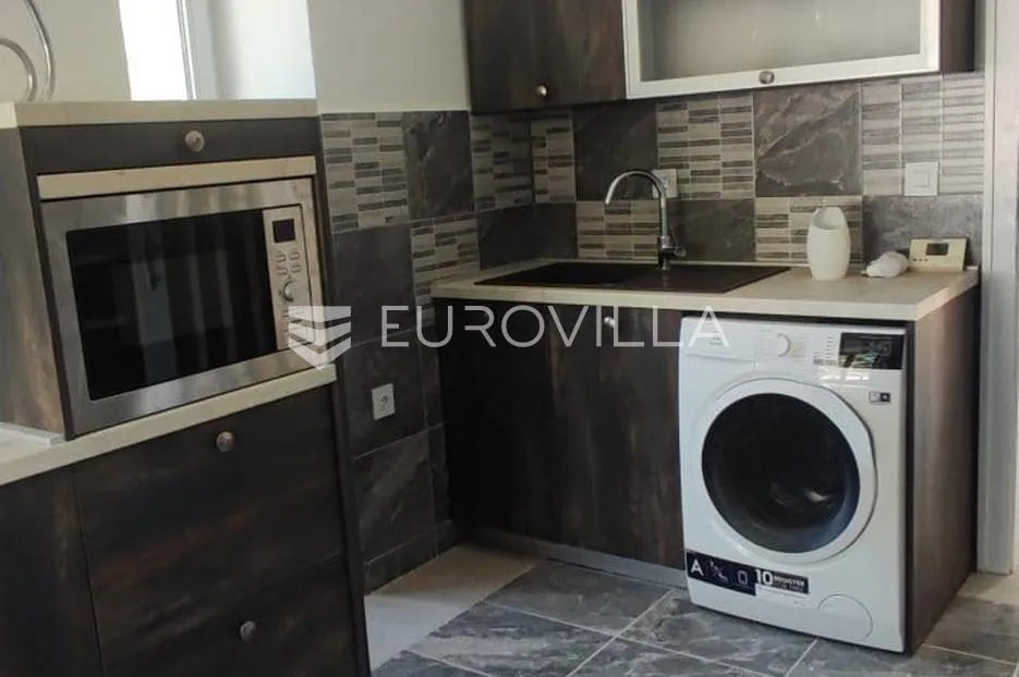 rijeka, centar, četverosoban stan s tri balkona i privatnom garažom - slika 3