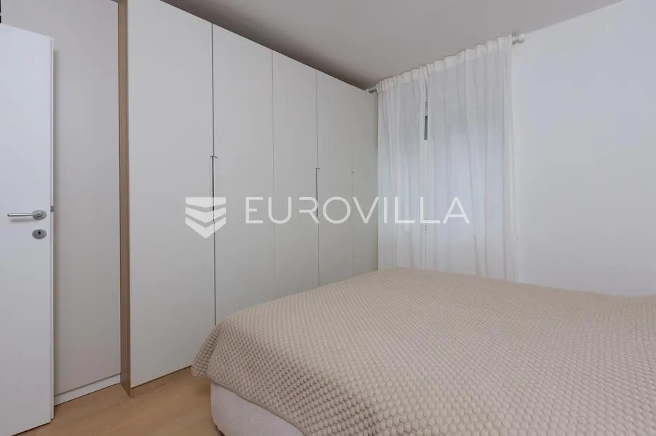 rijeka, donja vežica, potpuno adaptiran i moderno uređen dvosoban stan 49 m² - slika 11