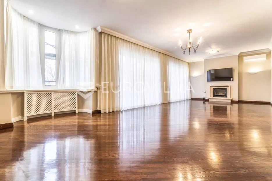 Tuškanac luksuzan šesterosoban stan 250m2 s vrtom 600m2 i 2 garaže - Zagreb