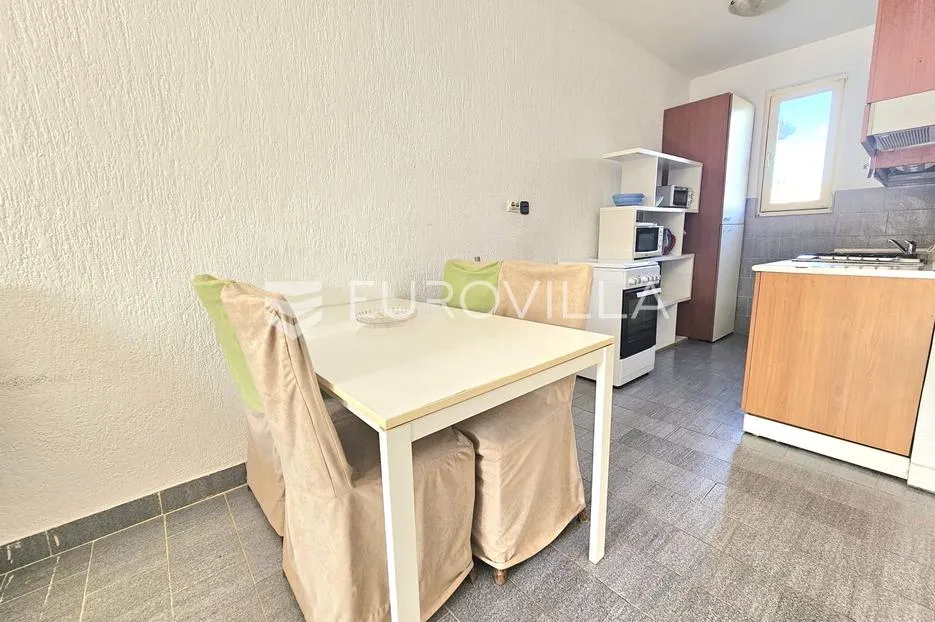 ližnjan, prostrana apartmanska kuća s tri stambene jedinice i vrtom - slika 43