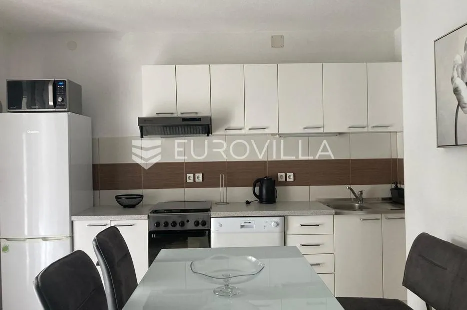 starigrad, tribanj, prostrana kuća s pogledom na more i šest apartmana - slika 29