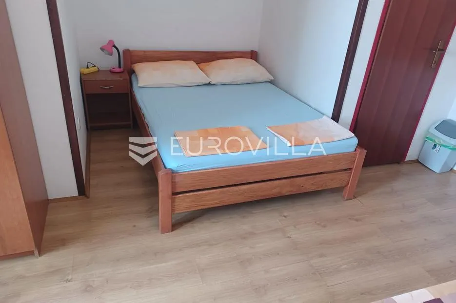 zadar, vir dvojna kuća sa šest apartmana prvi red do mora, površine 228 m² - slika 26