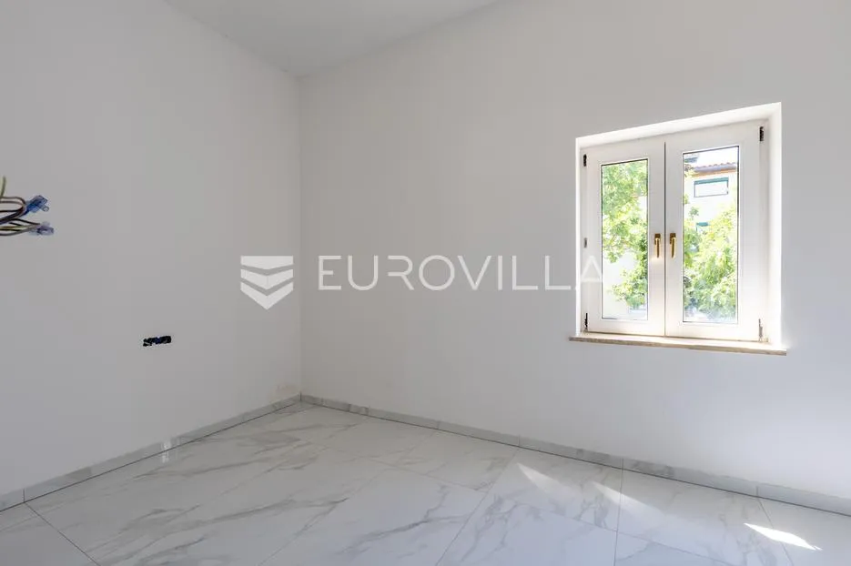 istra, poreč okolica, moderan stan u prizemlju s velikim vrtom - slika 7