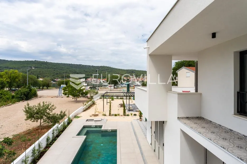 šibenik, luksuzno uređena vila s bazenom - slika 30