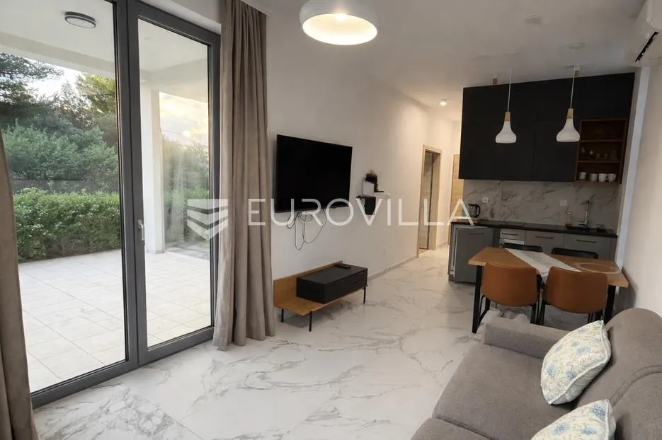 maslinica, šolta, urbana vila s četiri odvojene stambene jedinice - slika 5