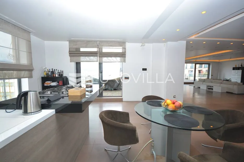 zagreb, luksuzan, moderan, trosoban penthouse nkp 340 m2 + 3 gpm - slika 2