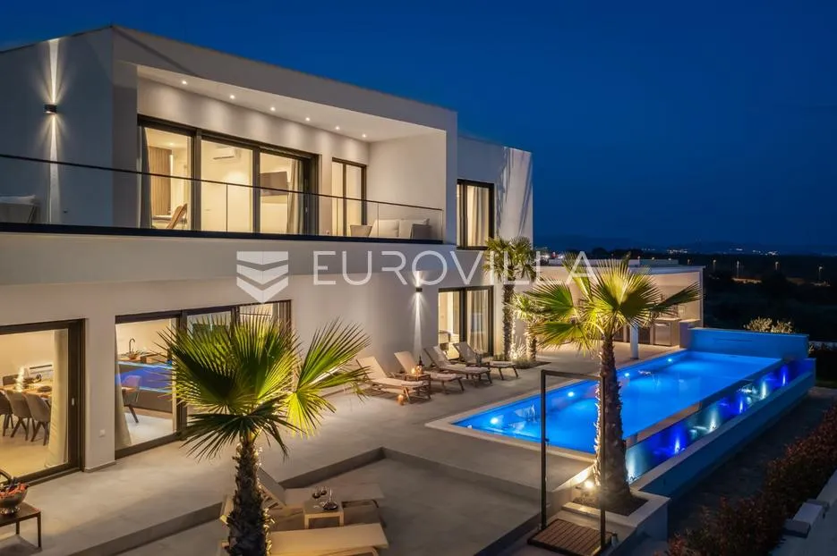 vodice, moderna vila s bazenom i pogledom na more, 332,92 m² - slika 46