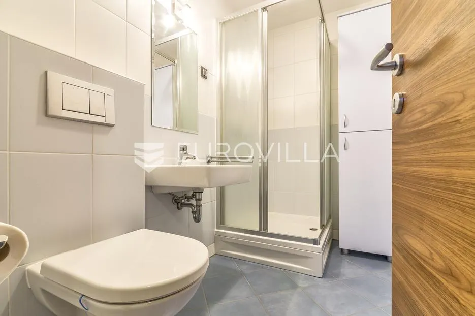 zagreb, šestine, prekrasna kuća s velikim vrtom i bazenom 300 m2 - slika 20