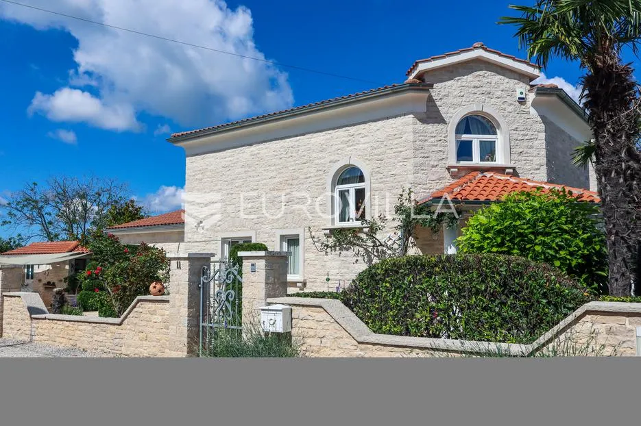 Istra, Višnjan, namještena vila s okućnicom,jedinstvena lokacija - Kočići, Višnjan