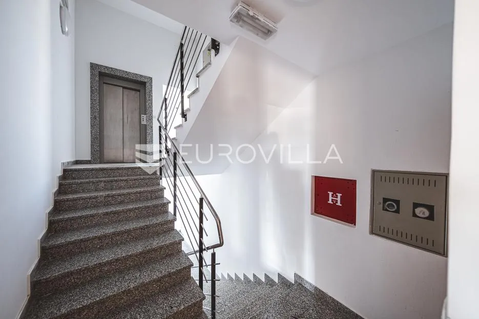 zagreb, bukovačka, komforan trosoban stan 114 m² - slika 13