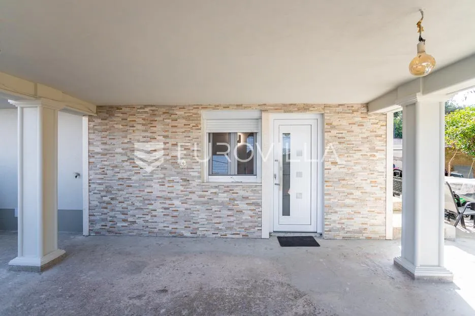 čiovo, okrug gornji, trosoban stan sa studio apartmanom, vrtom i pogledom na more - slika 20
