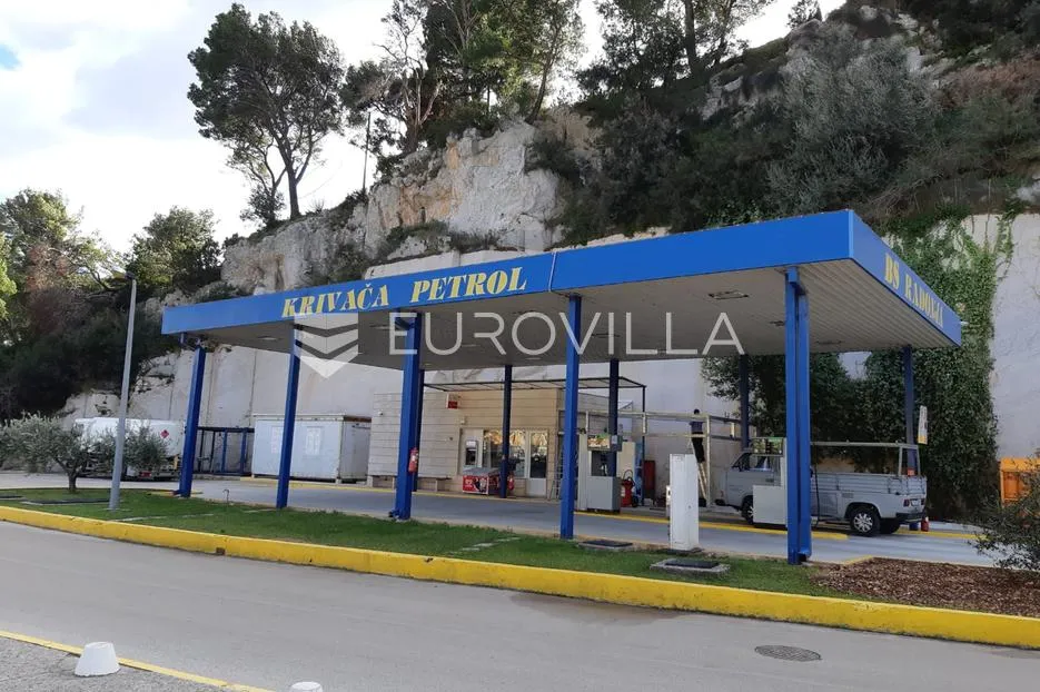 brač, selca, poslovni prostor, trenutno kopnena i morska benzinska postaja - slika 5