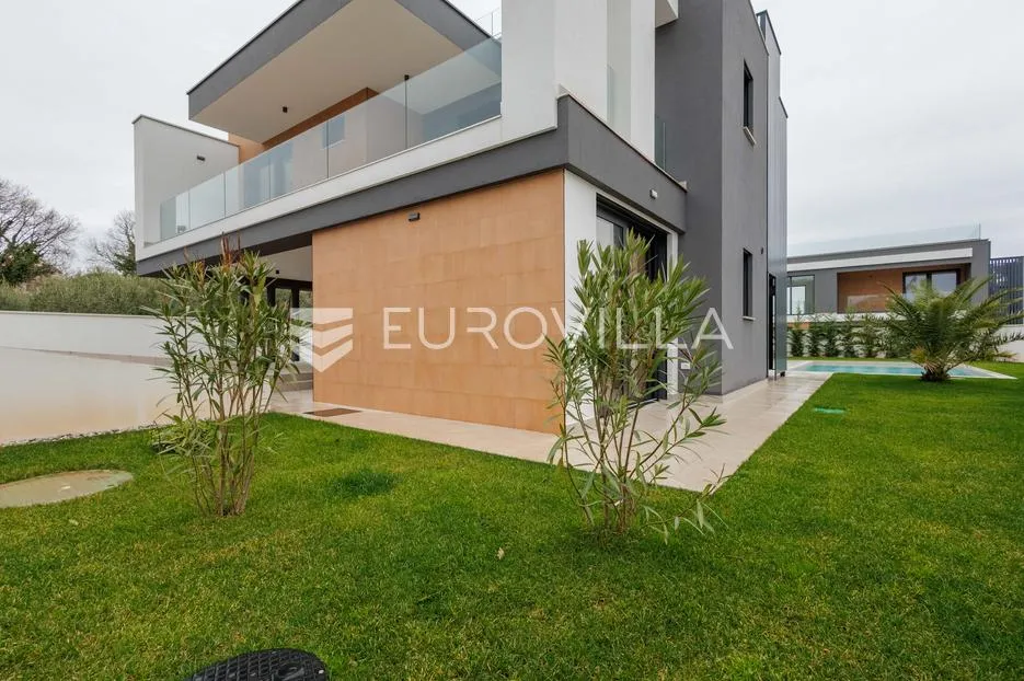 istra, pomer, unikatna, moderna villa 20 m od mora 322 m² - slika 20