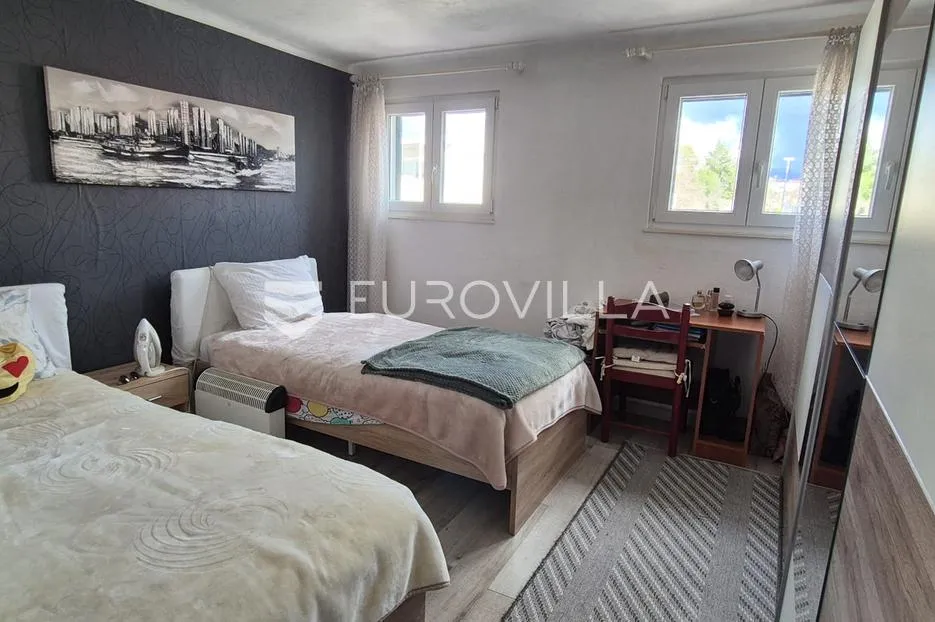 split, gripe, trosoban stan 60 m², iznimna lokacija, potencijal za renovaciju - slika 9