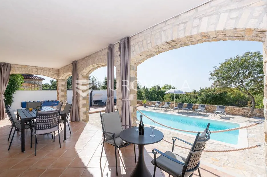 istra, svetvinčenat, prekrasna kamena katnica s bazenom 32 m² i jacuzzijem, 155 m² - slika 53