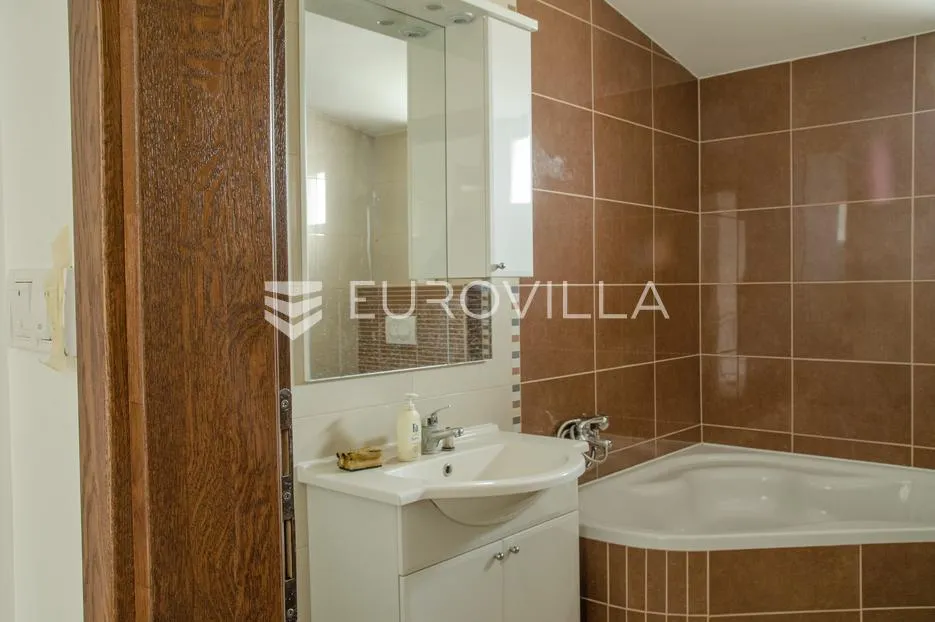 vinkovci, jošine, hala 364.60 m² s pomoćnom zgradom uredske namjene 104.80 m² - slika 13