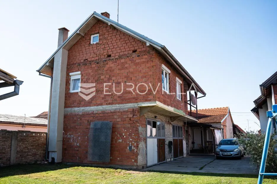 otok, obiteljska kuća u mirnoj ulici - slika 18
