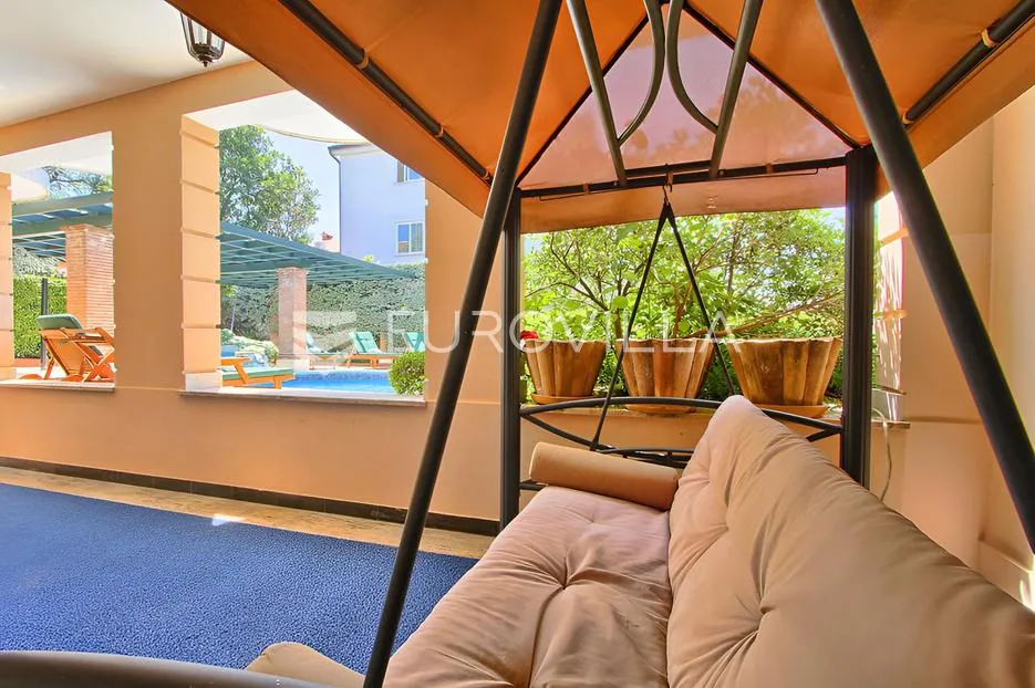poreč, ekskluzivna vila s 430 m2, atraktivna lokacija - slika 21