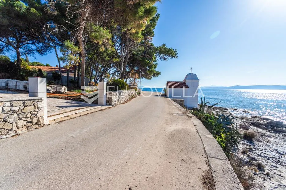 brač, sumartin, prekrasna kuća, prvi red do mora površine 95m2, na zemljištu površine 1388 m2 - slika 18