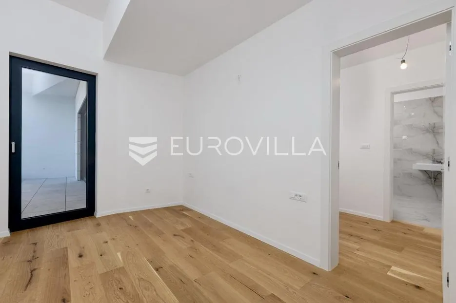 rijeka, pećine, novogradnja, luksuzan četverosoban stan 200,29 m² prvi red do mora - slika 17
