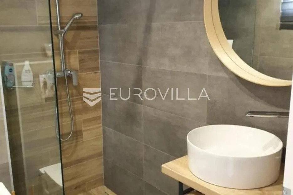 stinica, apartman u mirnom naselju 100 m od mora - slika 4