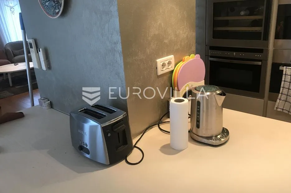 istra, rovinj, luksuzni penthouse nkp 186m2 na super lokaciji s dva garažna mjesta - slika 3