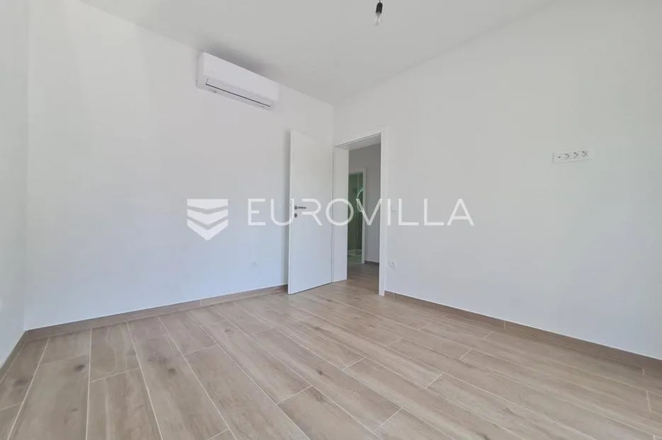 vir, luksuzan apartman u prizemlju s vrtom i pogledom na more - slika 30