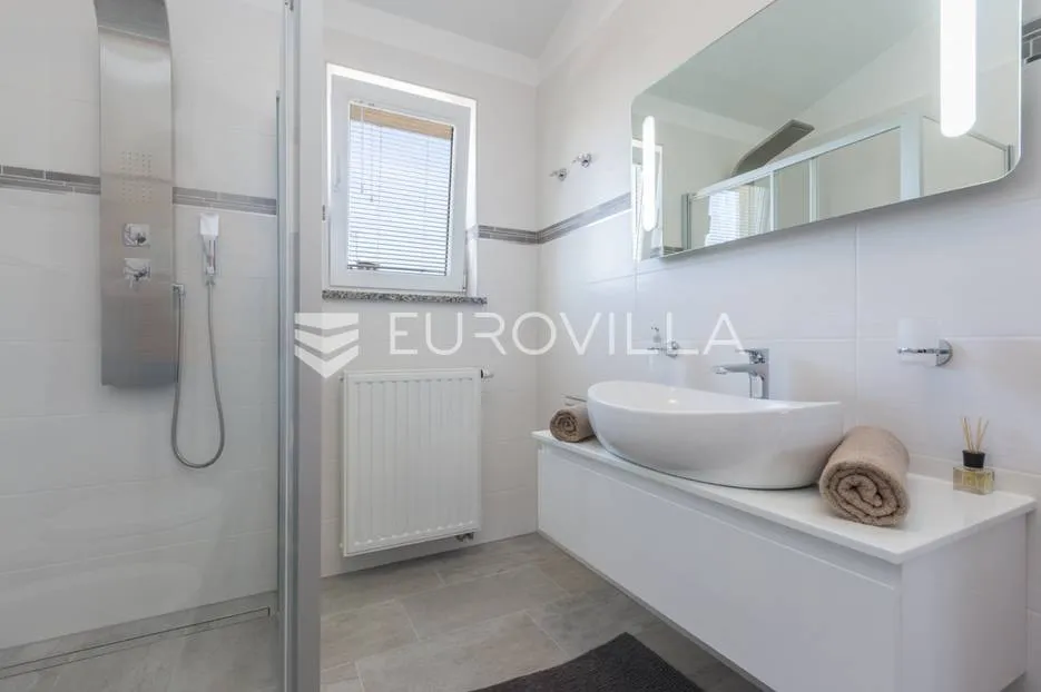 medulin, moderan dvosoban stan 95m2, 500 m od mora - slika 9