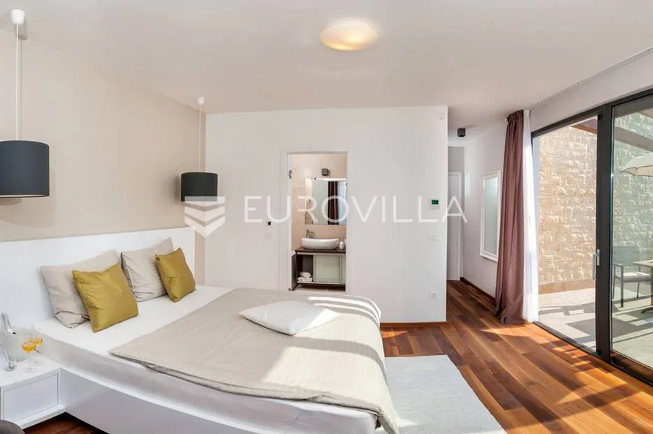 trogir, prekrasna luksuzna vila nadomak mora - slika 22